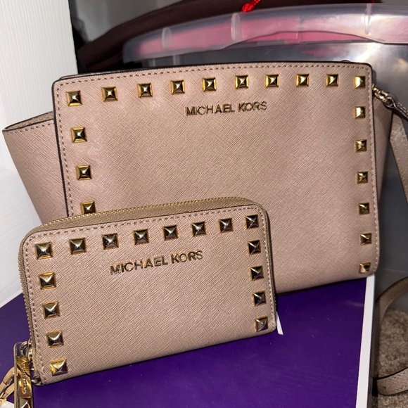 Michael Kors Selma Medium Studded Saffiano Messenger Blush Michael Kors - Picture 1 of 1